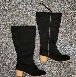 Black Heeled Shoes